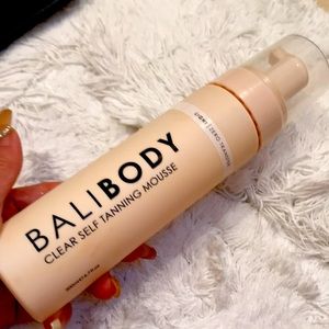 Clear self tanning mousse